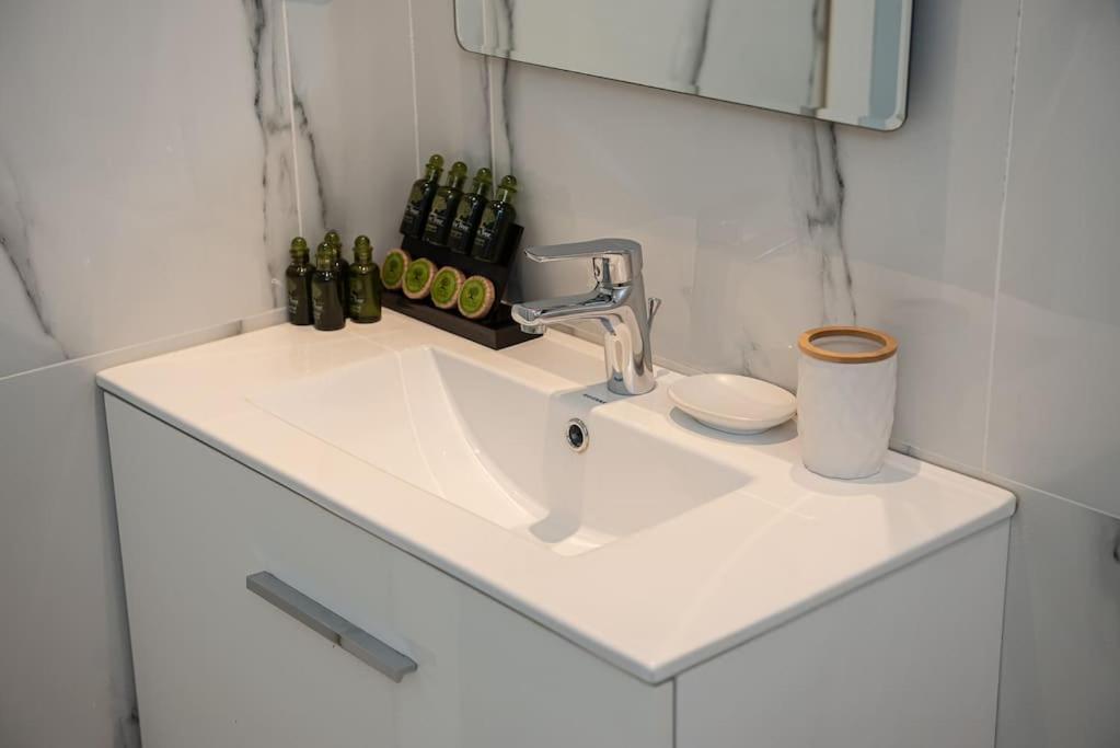 Bright 2Br Apartment In Palaio Faliro- Athens Luaran gambar