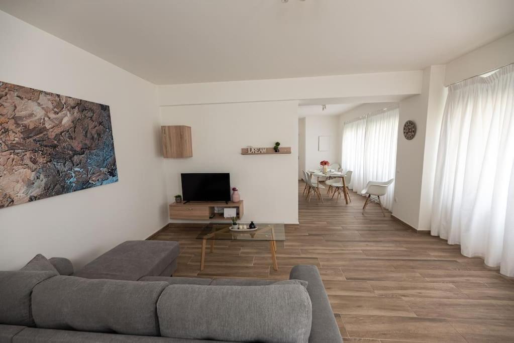 Bright 2Br Apartment In Palaio Faliro- Athens Luaran gambar